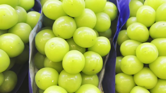 水果超市内的葡萄