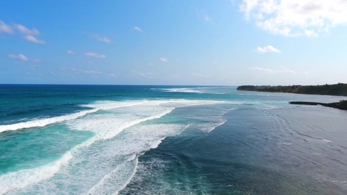 大海海浪浪花后浪推前浪航拍