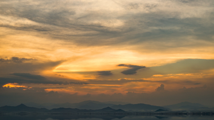 日落夕阳晚霞余晖云彩延时摄影