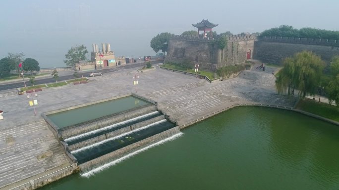 航拍襄阳古城护城河城市风光