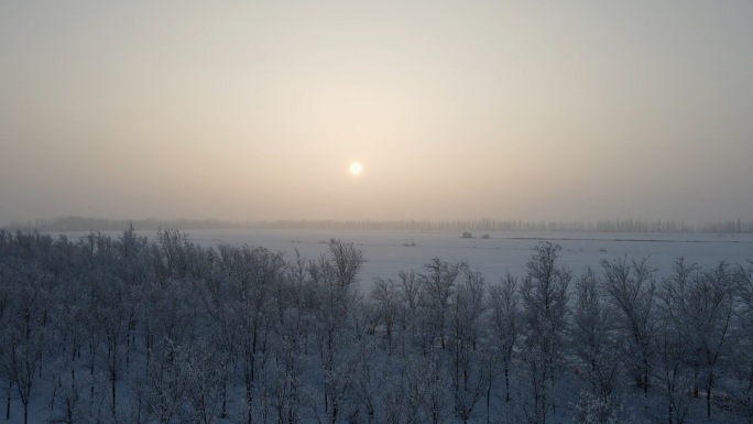 冰雪覆盖的农村冬天