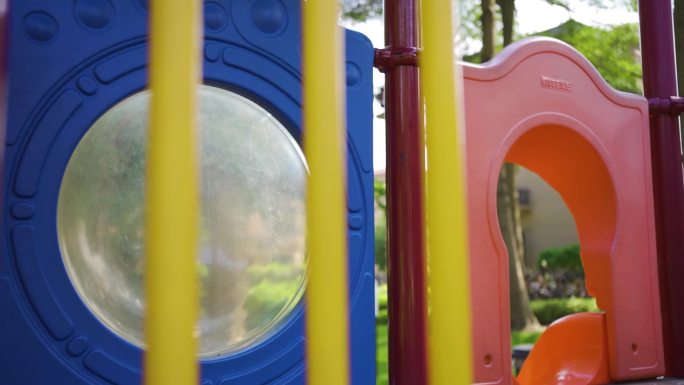 儿童成长游乐设施社区小区游乐园空镜头