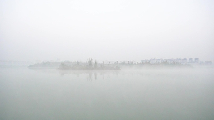 晨雾缥缈湖泊湿地公园生态环境延时摄影