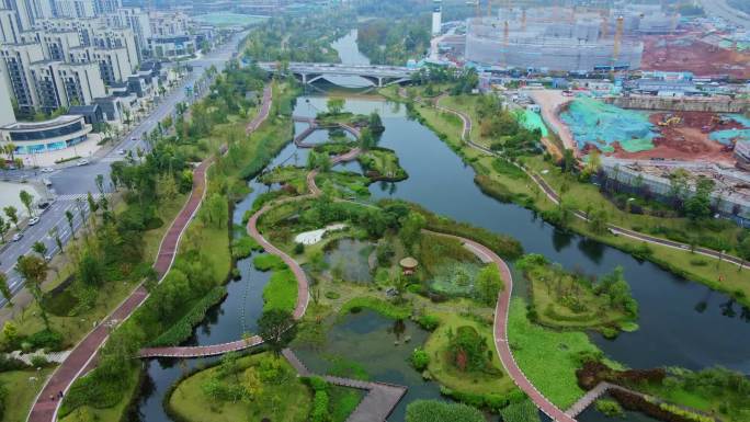 成都 公园城市 天府新区鹿溪河绿道。