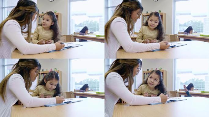 女家教帮助女学生完成作业