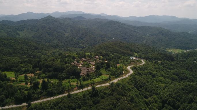 大山航拍山村