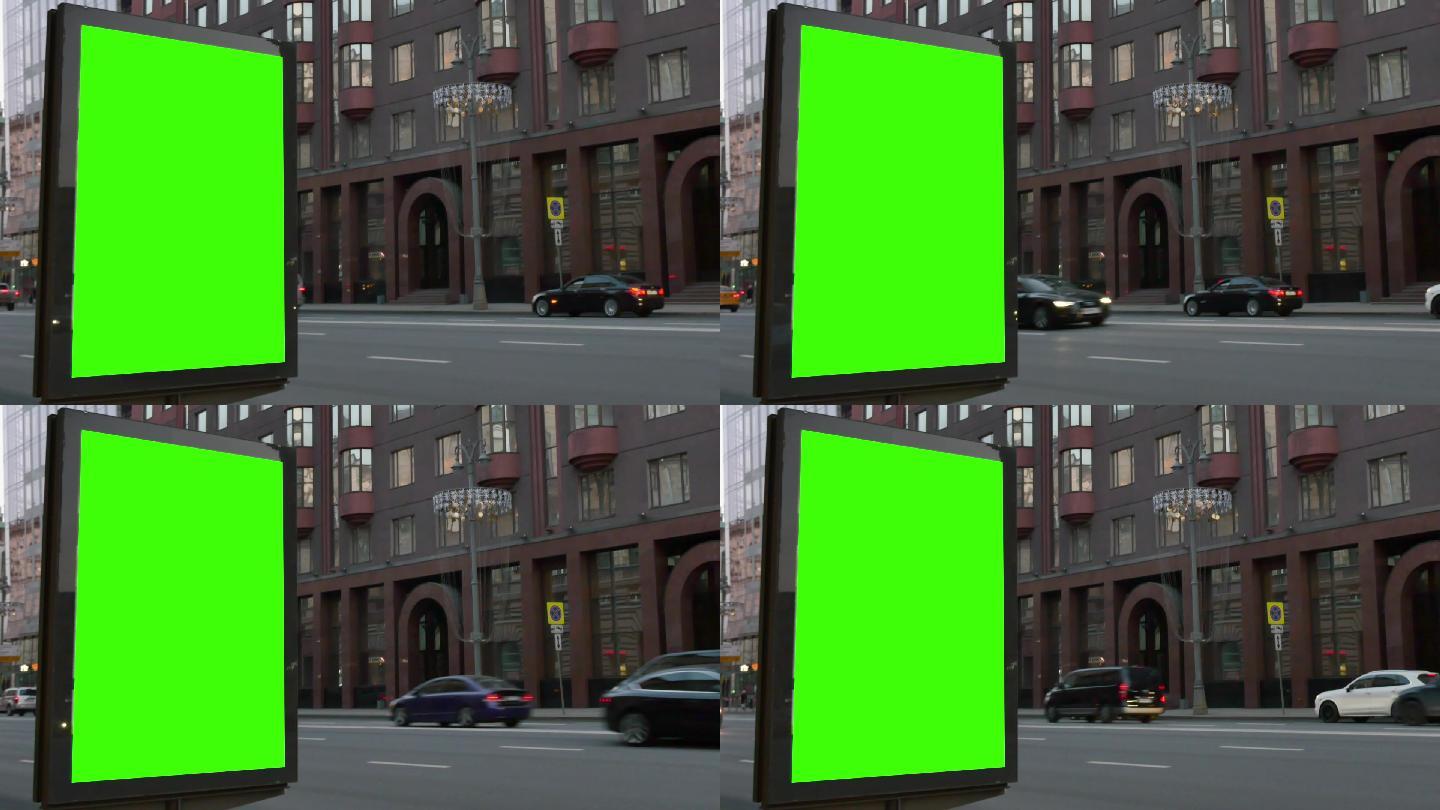 带有绿色大屏幕的橱窗