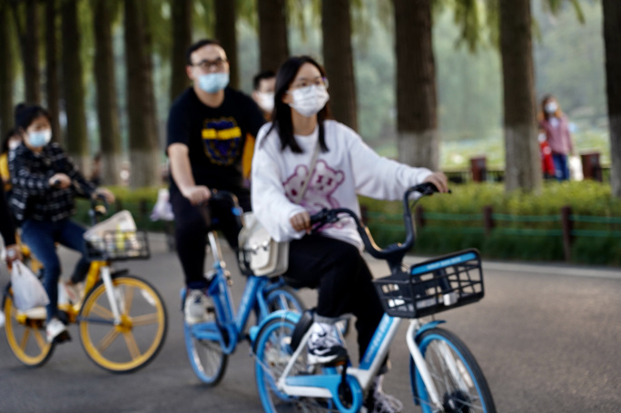 共享单车绿色出行低碳生活