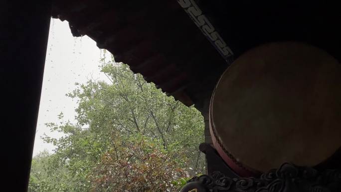 下雨屋檐 寺庙瓦片