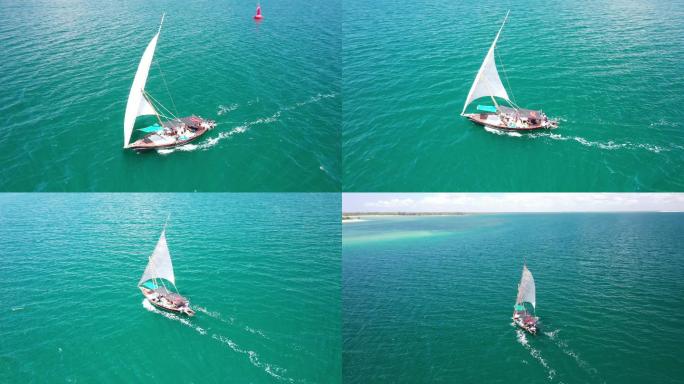 碧绿的海面上一艘小船悠闲行驶