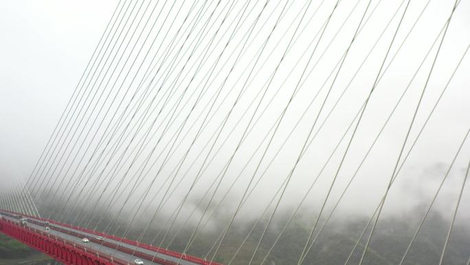 雨中大桥