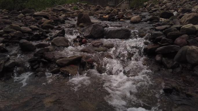 小溪 河边 水流  河流 石头