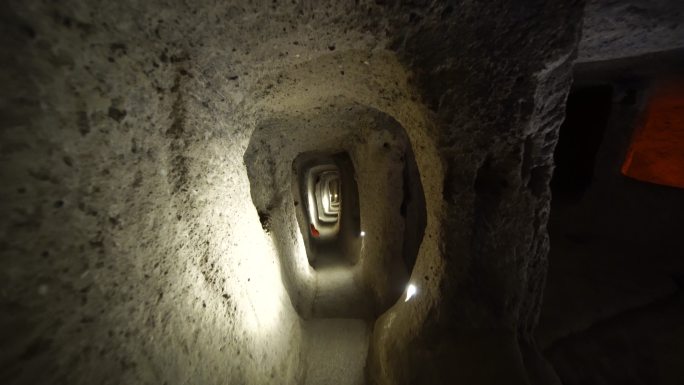 卡帕多西亚的德林库尤地下城洞穴。