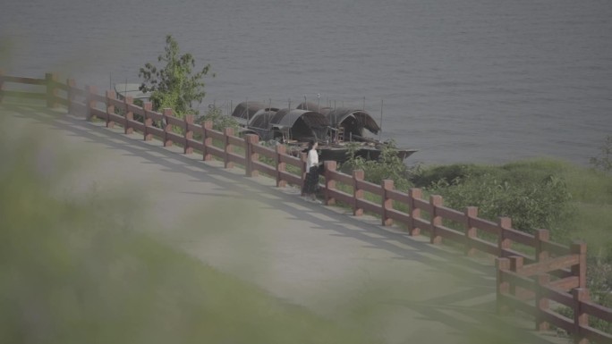 天桥城市旅游女孩风景