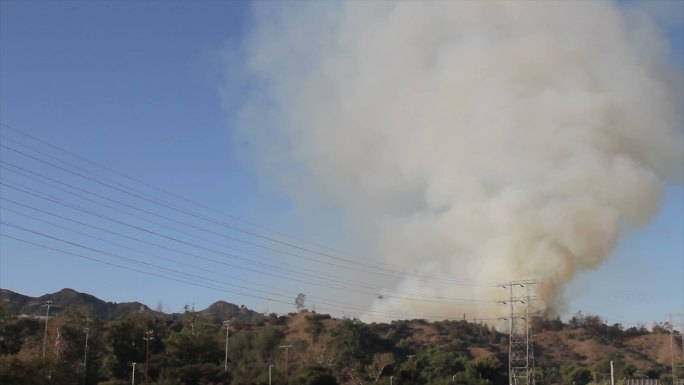 加州野火山火着火起火浓烟焚烧