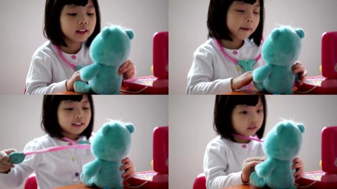 幼儿与泰迪熊玩假装医生游戏