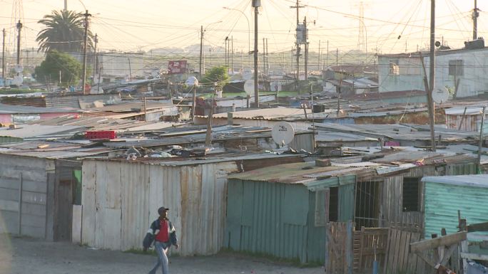 南非的锡棚屋破房子非洲农民难民住所