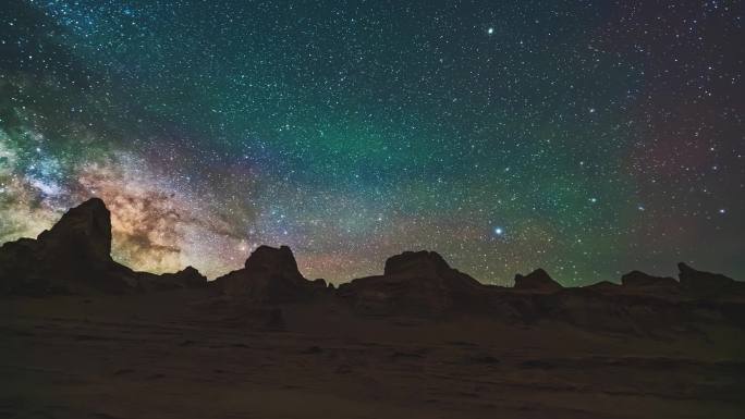 丹霞地貌五彩斑斓的星空银河