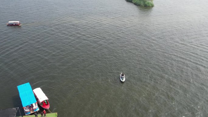 无人机航拍摩托艇水上运动3