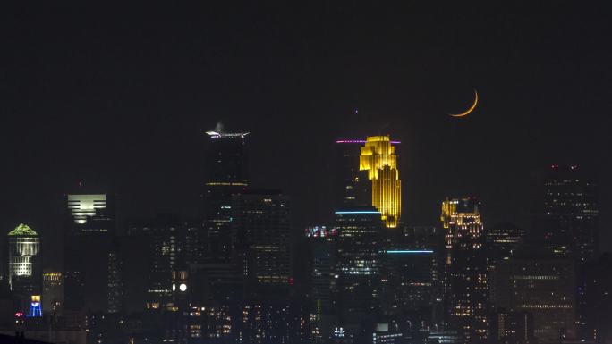 夜幕下城市的新月月亮城市生活城市蔓延