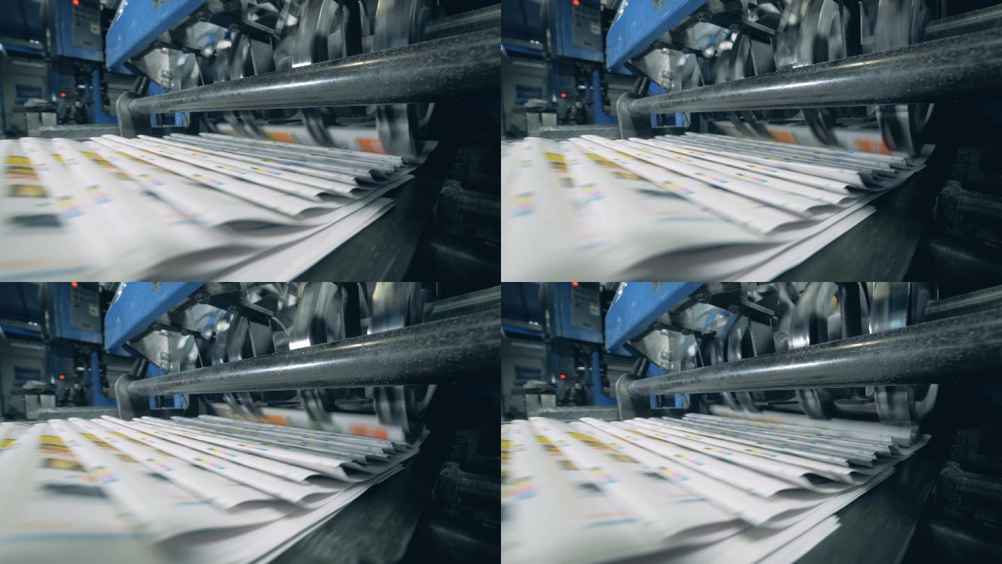 在自动皮带印刷机上折叠的报纸。