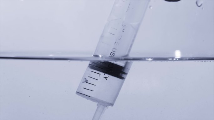 针管抽取透明液体