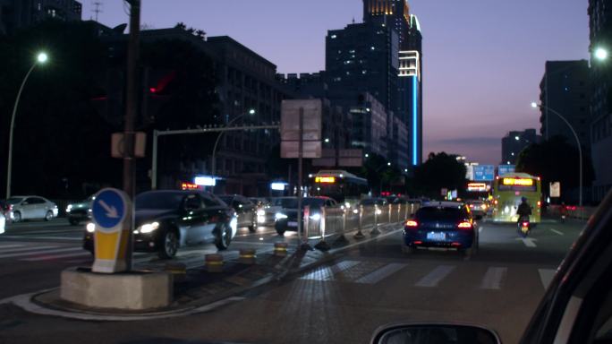 原创城市夜景马路行车