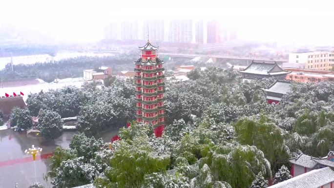 航拍甘肃省会宁县迎来入秋第一场雪4K