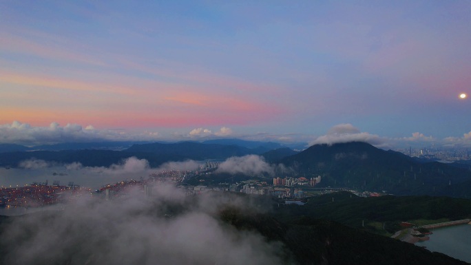 云雾缭绕月醉盐田港