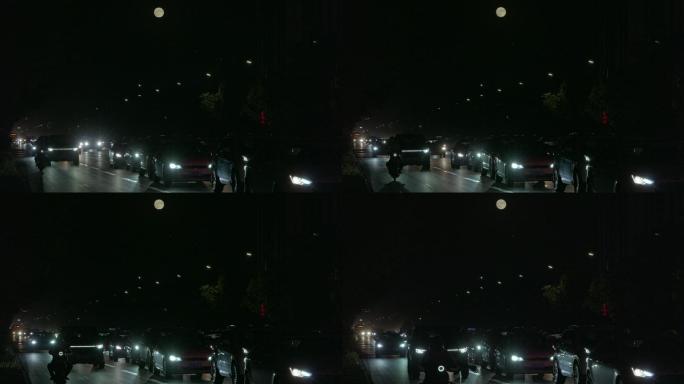 城市夜晚车流月亮慢慢升起