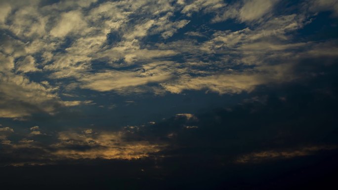 清晨天空朝霞阳光穿透云层