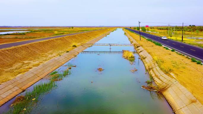 黄河岸边水渠