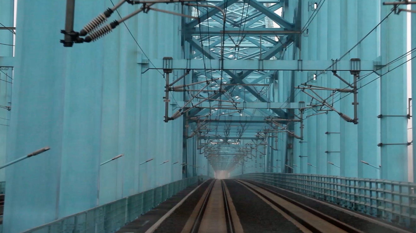 高铁 驶过 黄河大桥