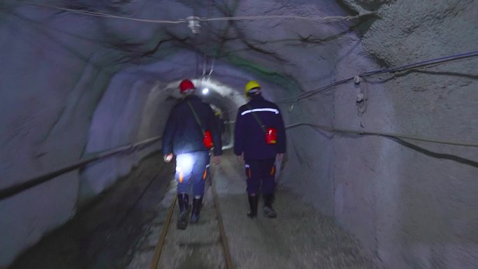 矿工下井矿脉开采煤矿矿石开采2