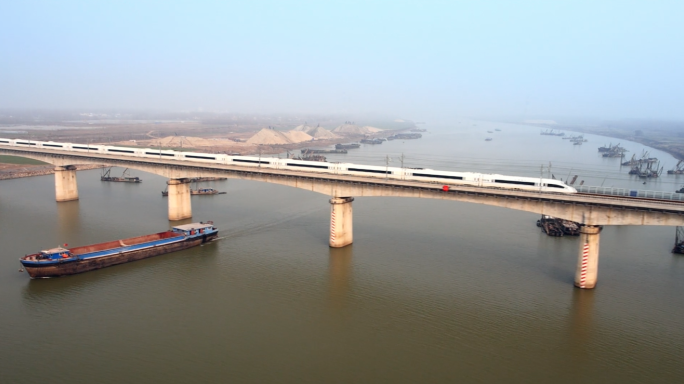 高铁 驶过 淮河大桥 蚌埠