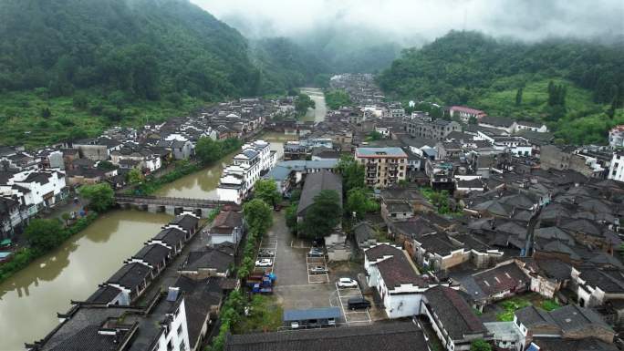 航拍雨后瑶里古镇