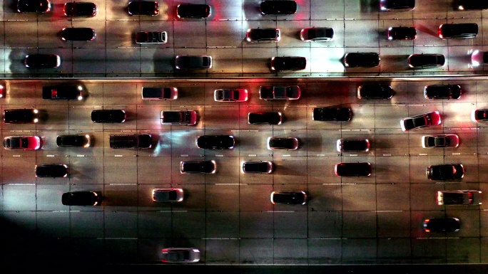洛杉矶交通中缓慢行驶的汽车
