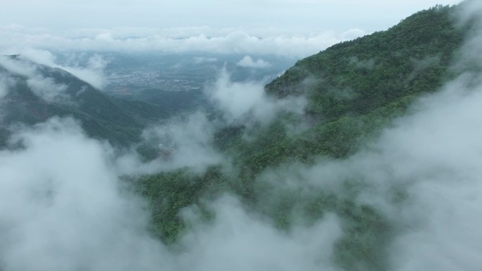 水墨意境峡谷山川云雾航拍