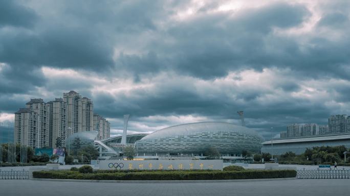 台风天的泉州海峡体育中心延时摄影