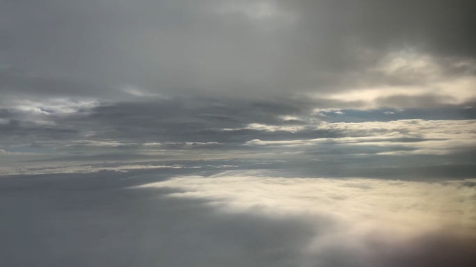 飞机上拍云层