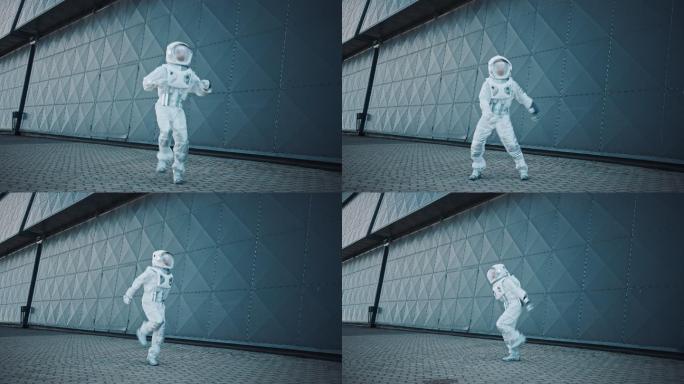 穿着宇航服的帅哥在金属墙边跳舞。