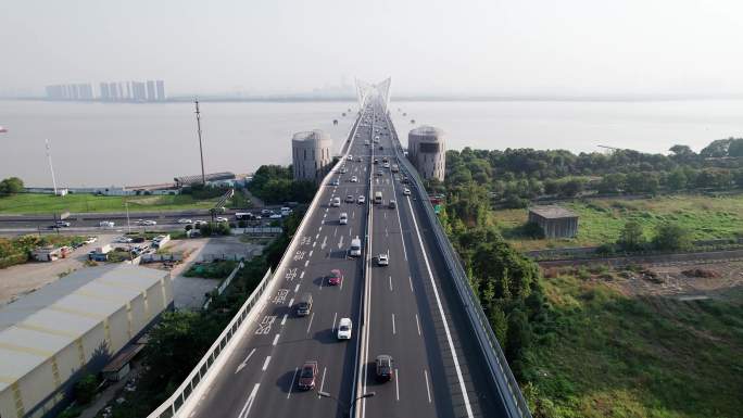 航拍杭州下沙东湖高架路和钱塘快速路立交桥