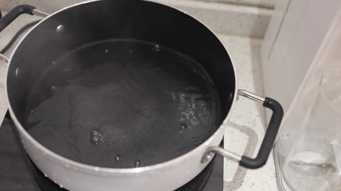 电磁炉煮开水水沸腾电磁炉锅高清50帧