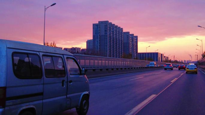 沈阳晚高峰夕阳与车流