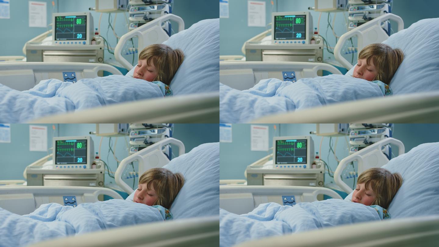 生病的男孩睡在急诊室的床上