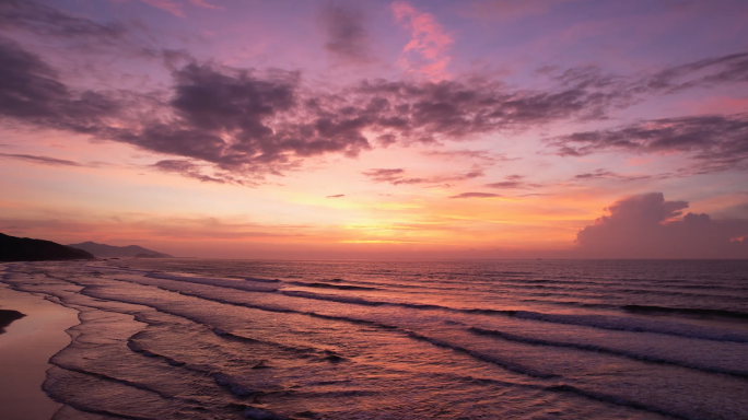 航拍海边日出日落俯拍海浪海滩夕阳