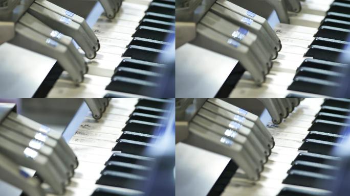 机器人弹钢琴概念