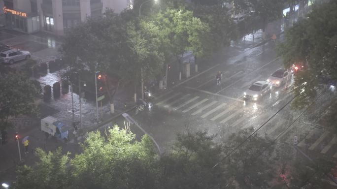 下雨的城市 下雨的街道