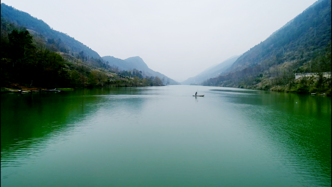 乌江支流 阿蓬江 划船 江 水 山 河流