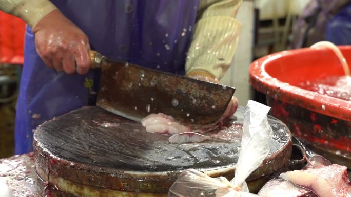 菜市场杀鱼卖鱼